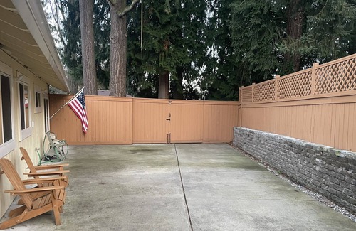 Mountlake Terrace Casa | Soothing 4 bedroom plus home office house with Wi-Fi in Mountlake Terrace