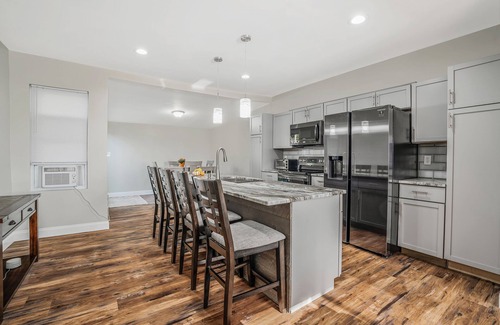 Millvale Casa | Soothing 4-bedroom house with WiFi in Pittsburgh