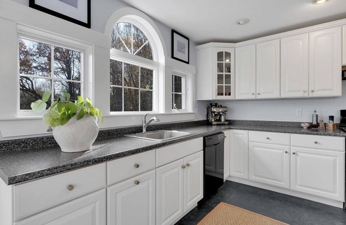 Bethel Casa | Soothing 4-bedroom house in charming Bethel surrounded by nature and wildlife.