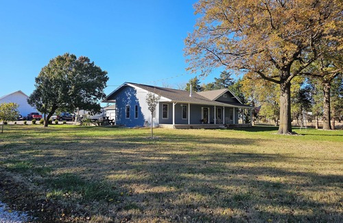 McPherson County Casa | Soothing 6-bedroom house with AC in charming Moundridge