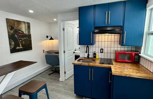 Westgate Apartamento | Soothing apartment with AC in vibrant West Palm Beach