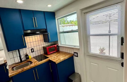Westgate Apartamento | Soothing apartment with AC in vibrant West Palm Beach