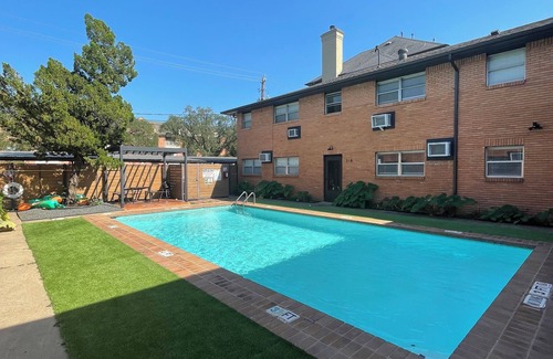 Greenway Plaza-Upper Kirby Apartamento | Soothing apartment with AC in vibrant Houston