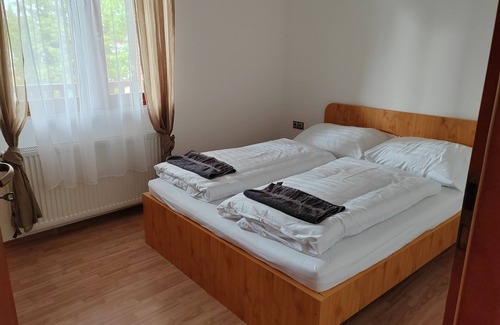 Zamardi Cama Y Desayuno | Soothing bed & breakfast with WiFi in Zamárdi central