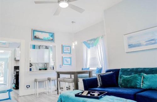 Nederland Casa | Soothing Blues in Peaceful 2BR 1BA Cottage