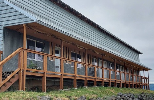 Roseburg Apartamento | Soothing coyote-themed apartment with fitness room in Winston