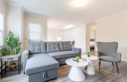 Sunset Casa | Soothing Minimalist Escape - Suite with Balcony & Fireplace