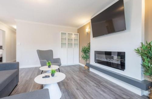 Sunset Casa | Soothing Minimalist Escape - Suite with Balcony & Fireplace