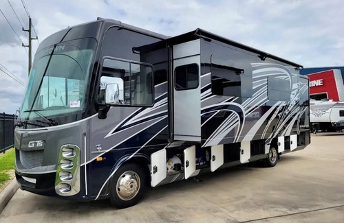 Norvelt Casa | Soothing RV with AC in charming Mount Pleasant/ 2021 Georgetown 5 Series 31L5