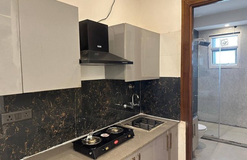 Sector 39 Hotel | Soothing Stayz - Near Medanta
