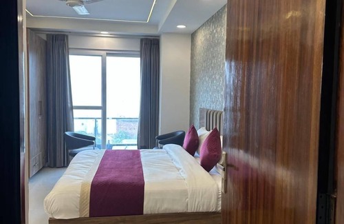 Sector 39 Hotel | Soothing Stayz - Near Medanta