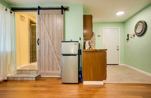 Smith River Apartamento | Soothing Studio w/ Lush Views: 2 Mi to Beach!