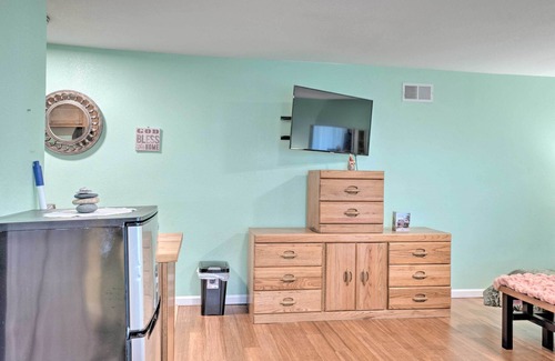 Smith River Apartamento | Soothing Studio w/ Lush Views: 2 Mi to Beach!