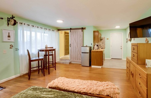 Smith River Apartamento | Soothing Studio w/ Lush Views: 2 Mi to Beach!