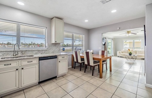 Bayou Shores Casa | Soothing townhome with PRIVATE DOCK & KAYAKS in St. Petersburg