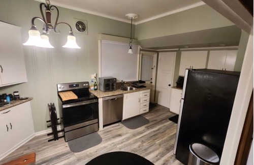 Central San Mateo Casa | Soothing townhome in San Mateo. 10 mins from sfo airport