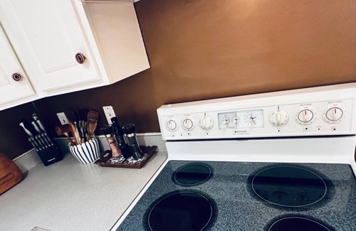 Broomall Apartamento | Sophia's Flat A-No Step/ Pet Friendly at Quiet & Peaceful Suburb