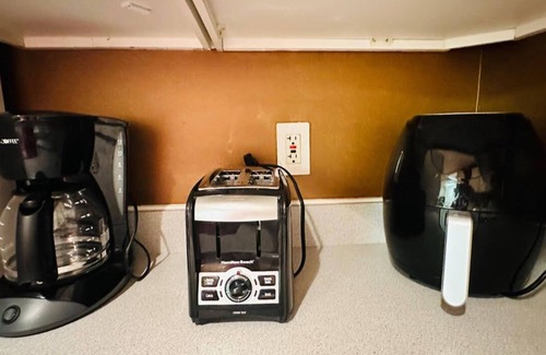Broomall Apartamento | Sophia's Flat A-No Step/ Pet Friendly at Quiet & Peaceful Suburb