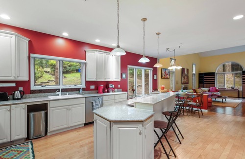 Broomall Apartamento | Sophia's MANOR C at the quiet & peaceful suburb