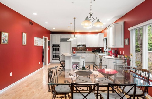 Broomall Apartamento | Sophia's MANOR C at the quiet & peaceful suburb