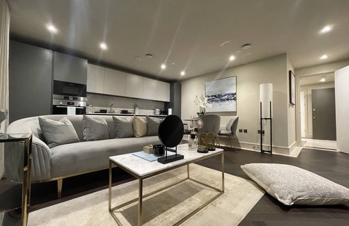 Chigwell Apartamento | Sophisticated 1BR, 1BA Chigwell Designer Flat