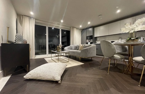 Chigwell Apartamento | Sophisticated 1BR, 1BA Chigwell Designer Flat