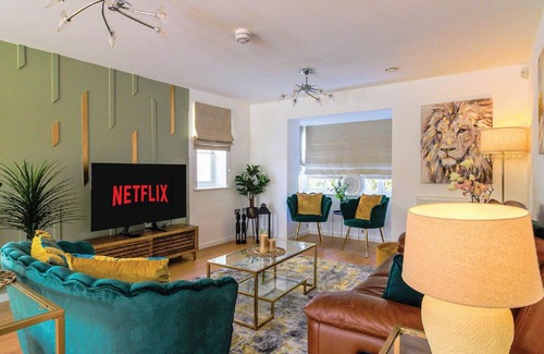 Newport Pagnell Casa | Sophisticated 5-Bedroom House