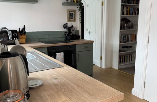 Kington Apartamento | Sophisticated and spacious town centre apartment with roof terrace for 4 guests