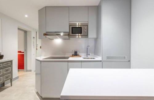 Barrio de La Latina Apartamento | Sophisticated brand new flat