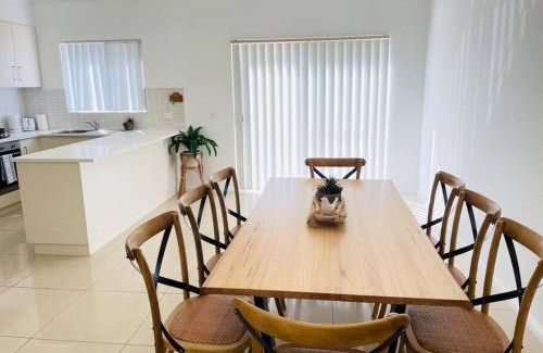 Wagga Wagga Apartamento | Sophisticated City Retreat with All the Comforts