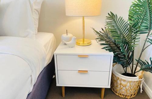 Wagga Wagga Apartamento | Sophisticated City Retreat with All the Comforts