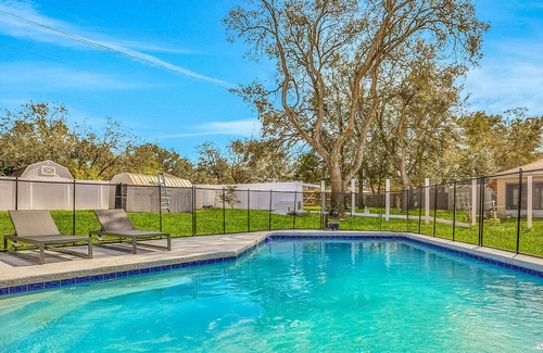 St. Augustine South Casa | Sophisticated dog-friendly home with pool, large enclosed yard, washer/dryer, AC