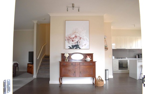 Albury Casa | Sophisticated Elegance at the Gardens- stunning, central townhouse with parking - Stunning three bedroom townhouse in the heart of Albury