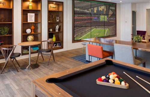 West Bloomington Casa | Sophisticated & Equipped Room for Staycation
