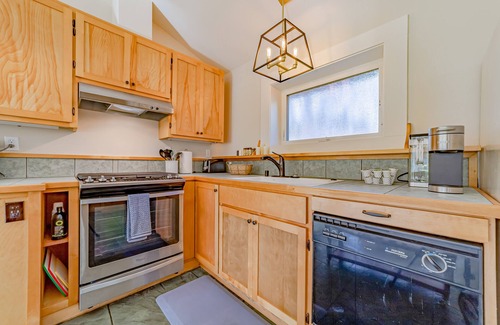 Ferndale Cabaña | Sophisticated getaway with indoor pool & walkable locale