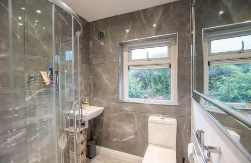 Canton Casa | Sophisticated Home with Beautiful & Large Garden