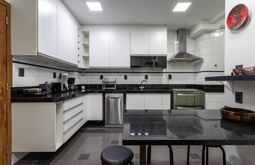 Zona Sul Apartamento | Sophisticated Ideal for Families in Botafogo Pb202b