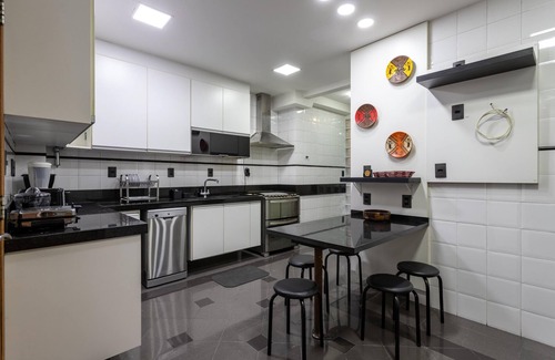 Zona Sul Apartamento | Sophisticated Ideal for Families in Botafogo Pb202b