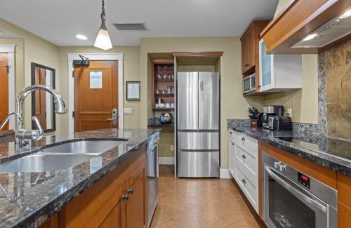 Canmore Apartamento | Sophisticated MTN 2 Bedroom Pool Hot Tub managed by Little Sister Getaways