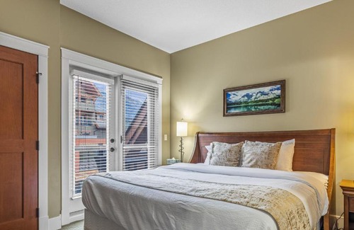 Canmore Apartamento | Sophisticated MTN 2 Bedroom Pool Hot Tub managed by Little Sister Getaways