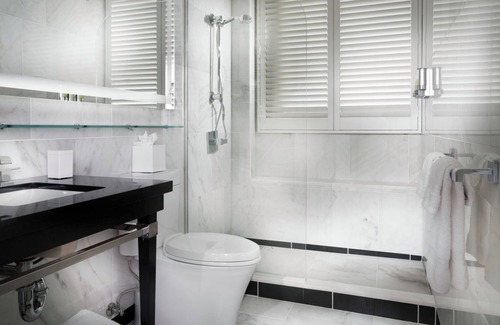 Lower Nob Hill Hotel | Sophisticated San Francisco Room Steps Away from Union Square
