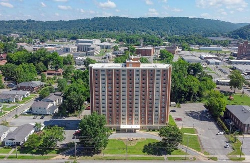 Gadsden Apartamento | Sophisticated studio apartment in Gadsden, AL