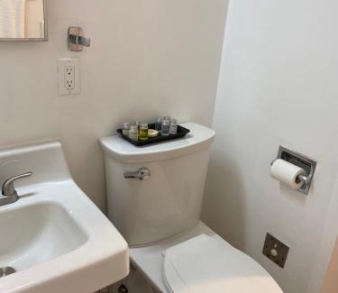 Gadsden Apartamento | Sophisticated studio apartment in Gadsden, AL
