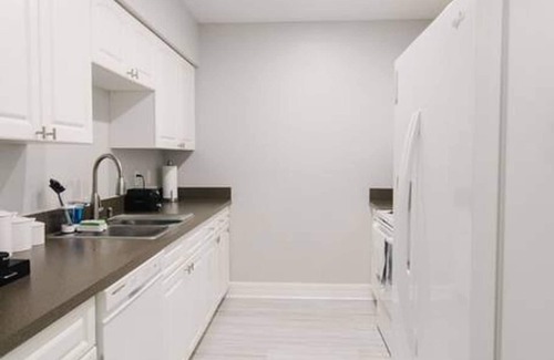 Oakford Park Casa | Sophisticated Tampa Townhome Conveniently Located Nearby Midtown Tampa & Airport!