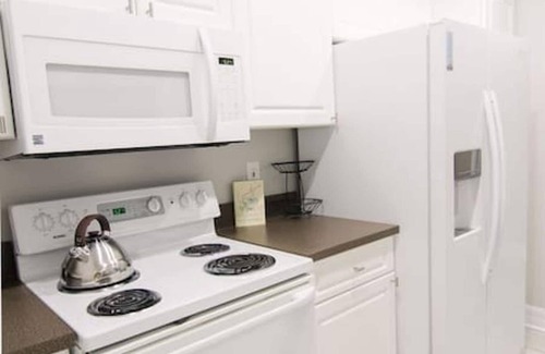 Oakford Park Casa | Sophisticated Tampa Townhome Conveniently Located Nearby Midtown Tampa & Airport!