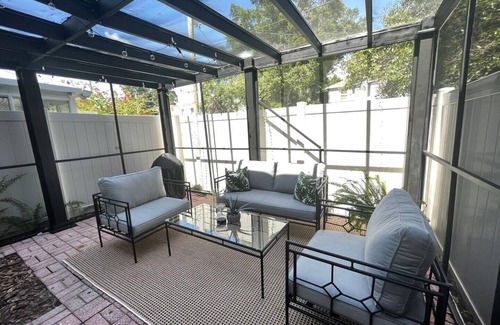 Oakford Park Casa | Sophisticated Tampa Townhome Conveniently Located Nearby Midtown Tampa & Airport!