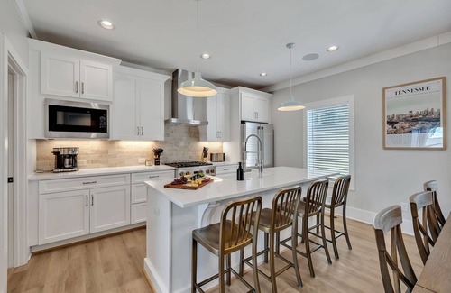 Berry Hill Cabaña | Soprano-private Rooftop-gr8 Walking Location
