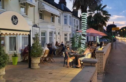 Cambridge Hotel | Sorrento Hotel & Restaurant