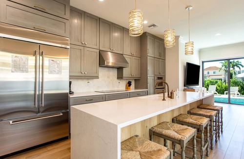 Naples Park Casa | Sorrento Luxury Vacation Home: Expansive 5-Bedroom, 4.5-Bath Retreat with Private Pool, Hot Tub, and Pet-Friendly Accommodations – Just a Short Walk from Stunning Vanderbilt Beach