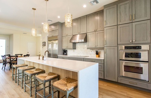 Naples Park Casa | Sorrento Luxury Vacation Home: Expansive 5-Bedroom, 4.5-Bath Retreat with Private Pool, Hot Tub, and Pet-Friendly Accommodations – Just a Short Walk from Stunning Vanderbilt Beach